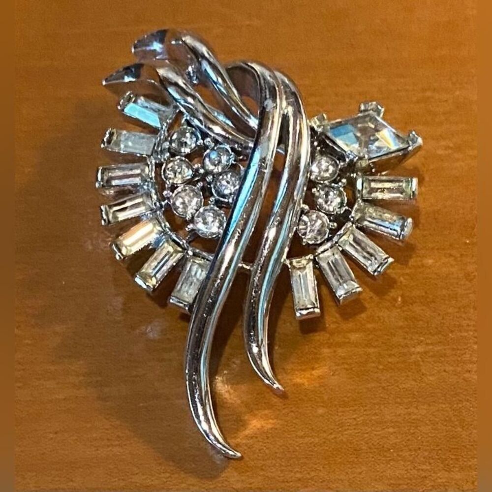 Silver Tone Clear Rhinestone Brooch Pin Abstract Ribbon Sunburst Swirl Sparkle